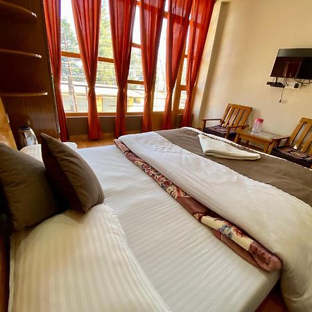 Hotel Mansarovar Inn Munsyari Exteriör bild