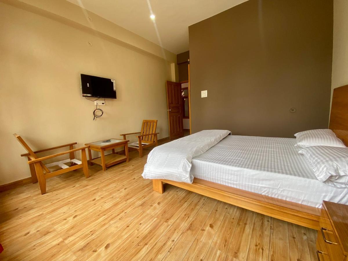 Hotel Mansarovar Inn Munsyari Exteriör bild