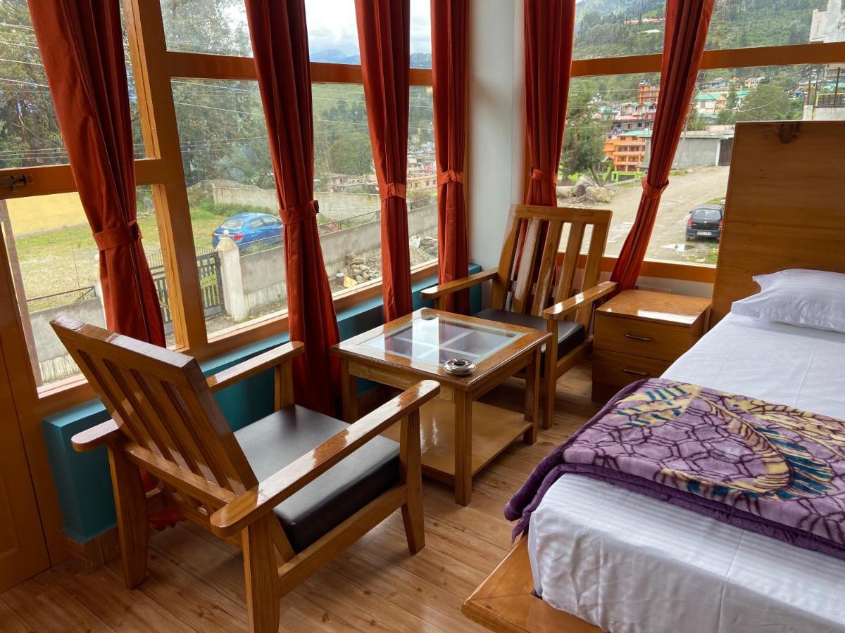 Hotel Mansarovar Inn Munsyari Exteriör bild